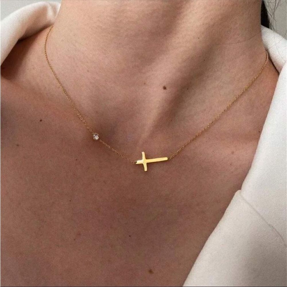 Trendy cross necklace N584
